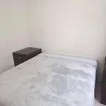 Dois Quartos Com Banheiros Privativos - Casa Em Moema.