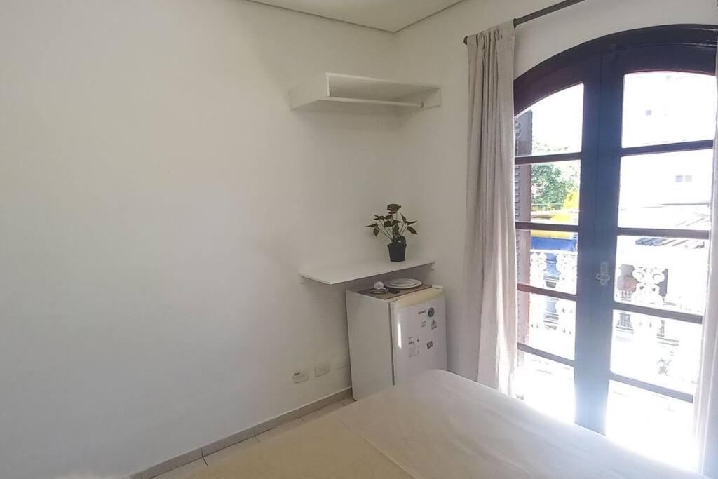 Dois Quartos Com Banheiros Privativos - Casa Em Moema. *
