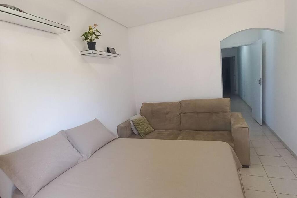 Dois Quartos Com Banheiros Privativos - Casa Em Moema. * São Paulo