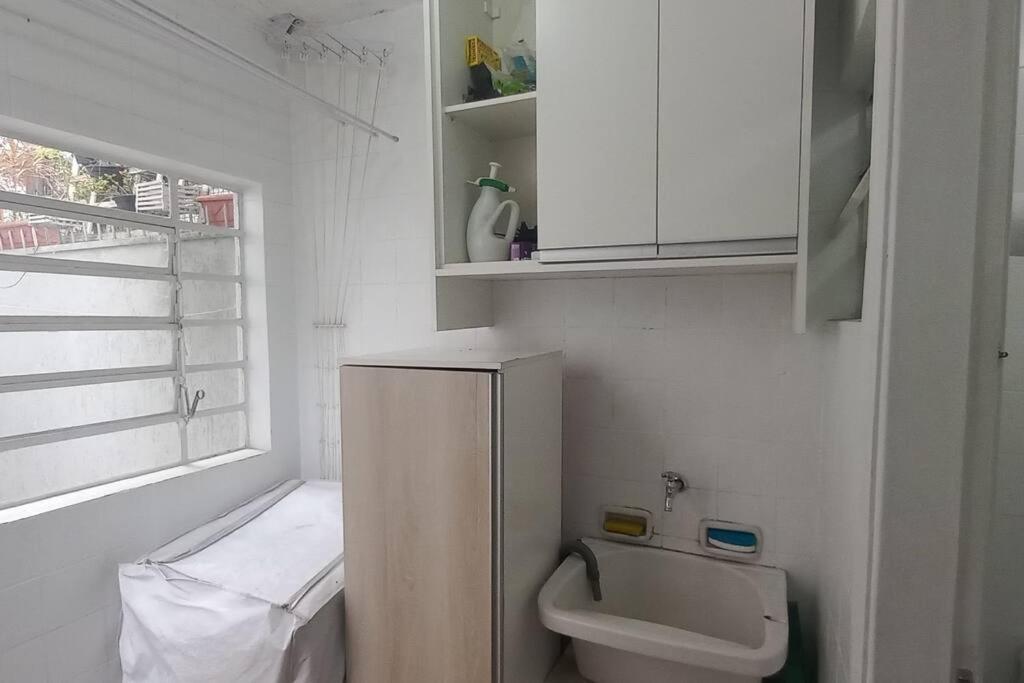 Dois Quartos Com Banheiros Privativos - Casa Em Moema. * São Paulo