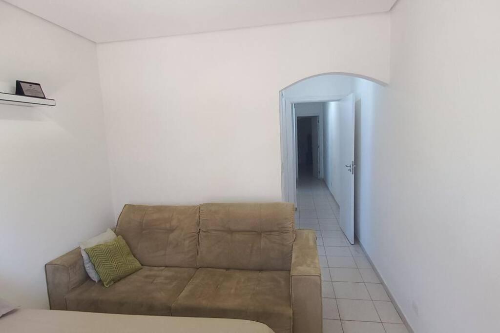 Dois Quartos Com Banheiros Privativos - Casa Em Moema.